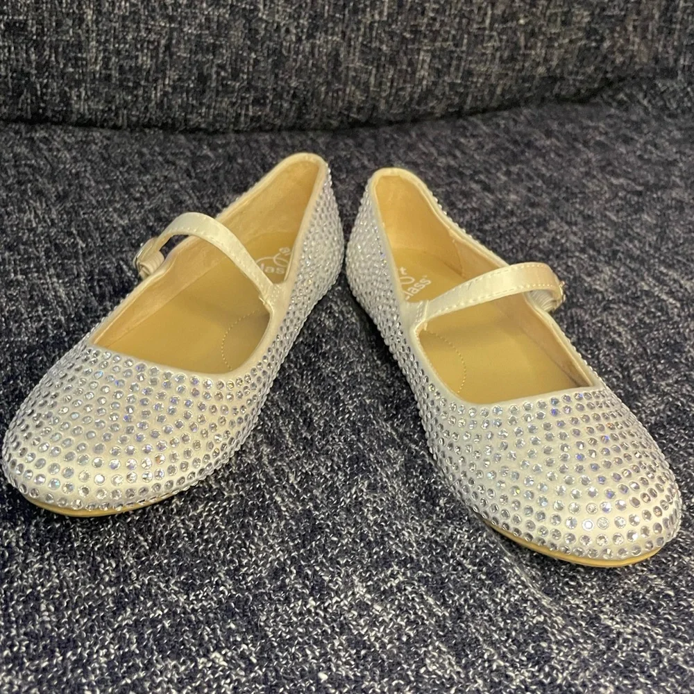 NWOT art class Silver Rhinestone Mary Janes